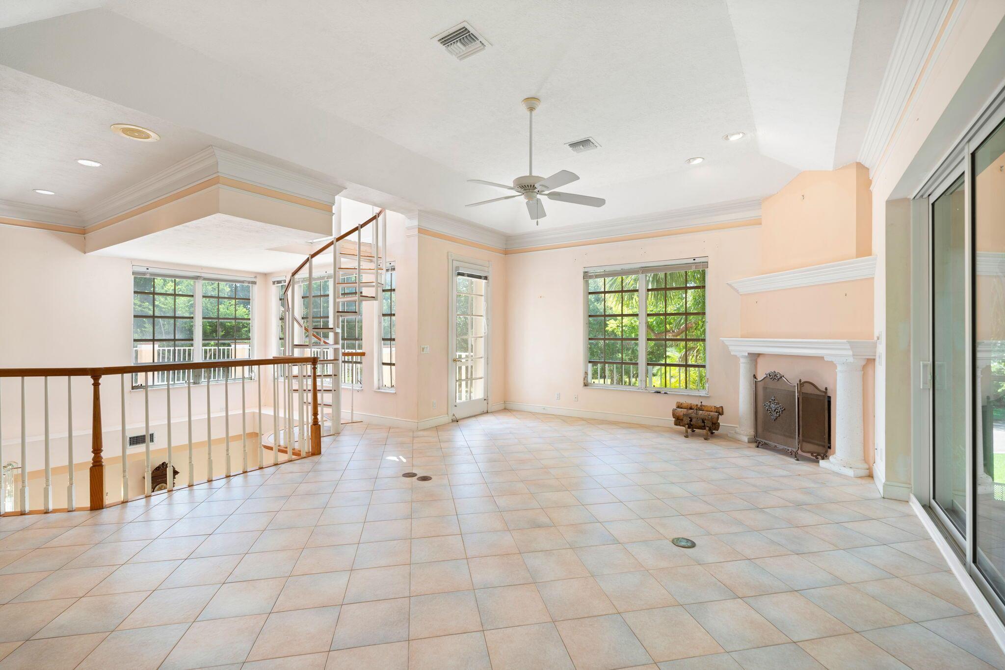 CASTLE HILL - Residential