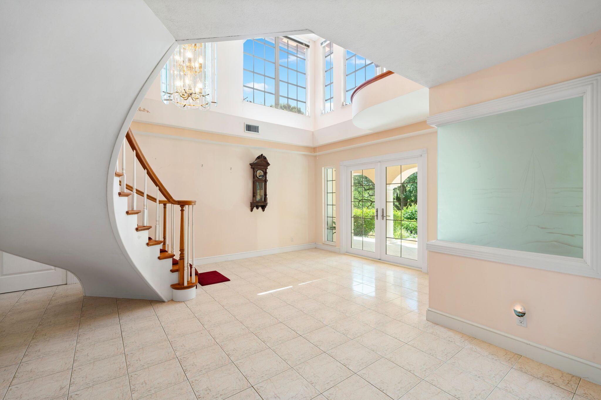 CASTLE HILL - Residential