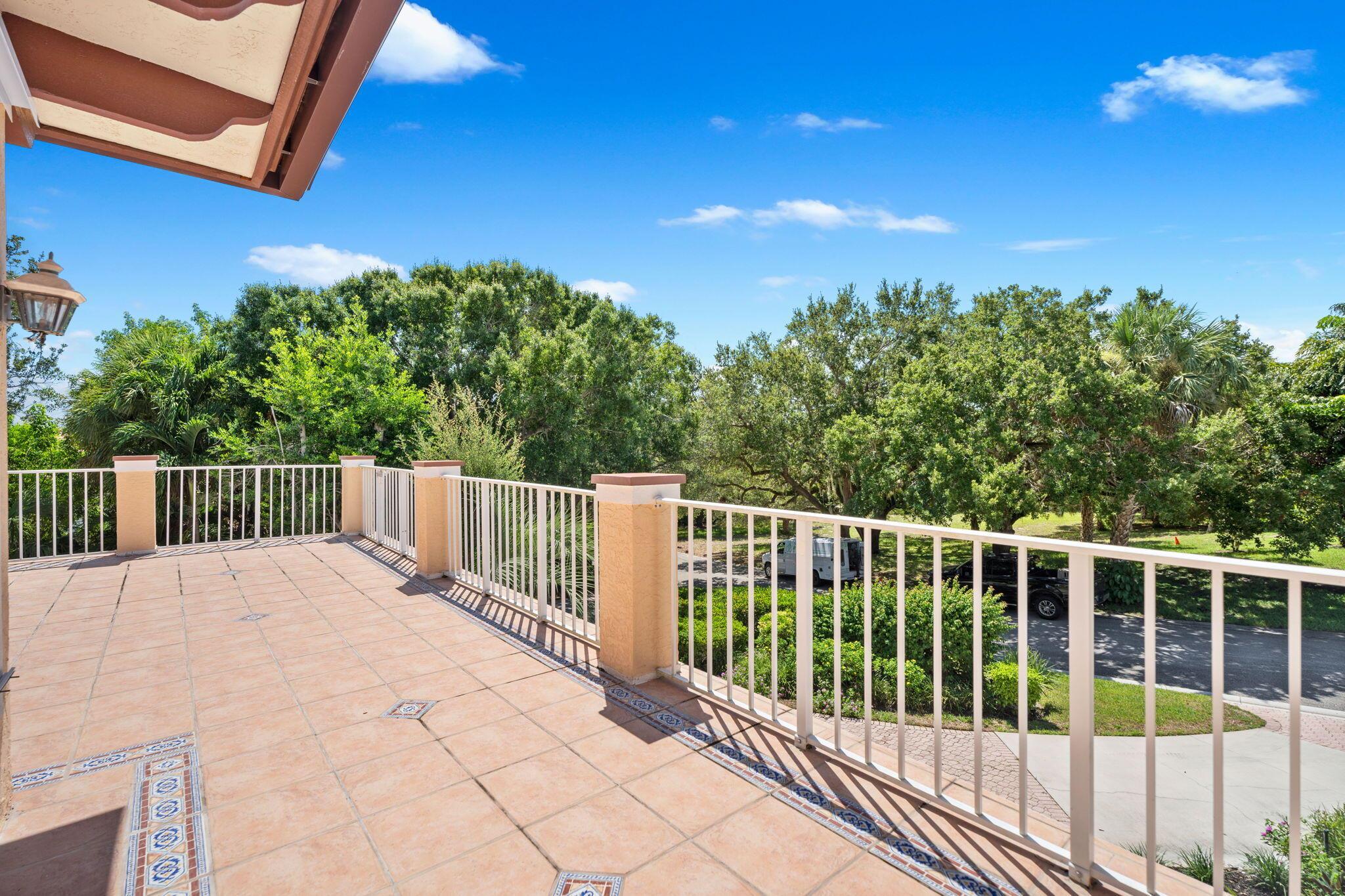 CASTLE HILL - Residential