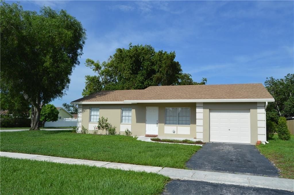 Photo of 19376 Delaware Circle, Boca Raton, FL 33434 (MLS # F10489621)