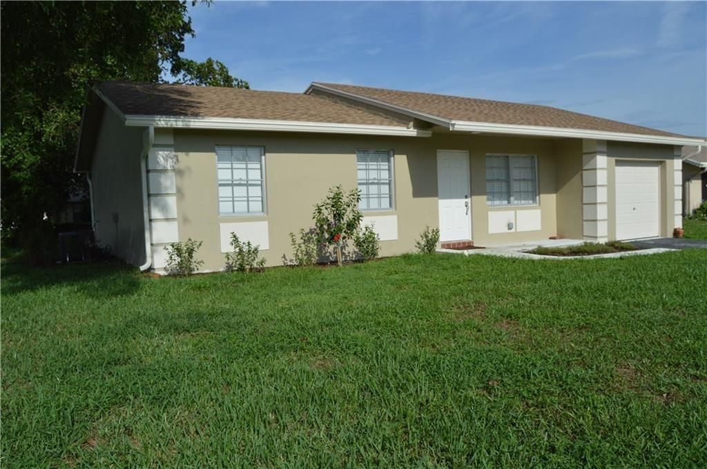 Photo of 19376 Delaware Circle, Boca Raton, FL 33434 (MLS # F10489621)