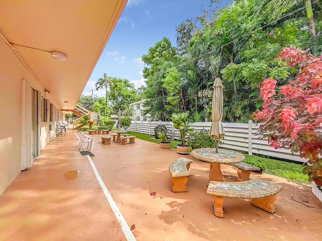 Photo of 815 SW 10th Terrace #17V, Hallandale Beach, FL 33009 (MLS # B26067490)