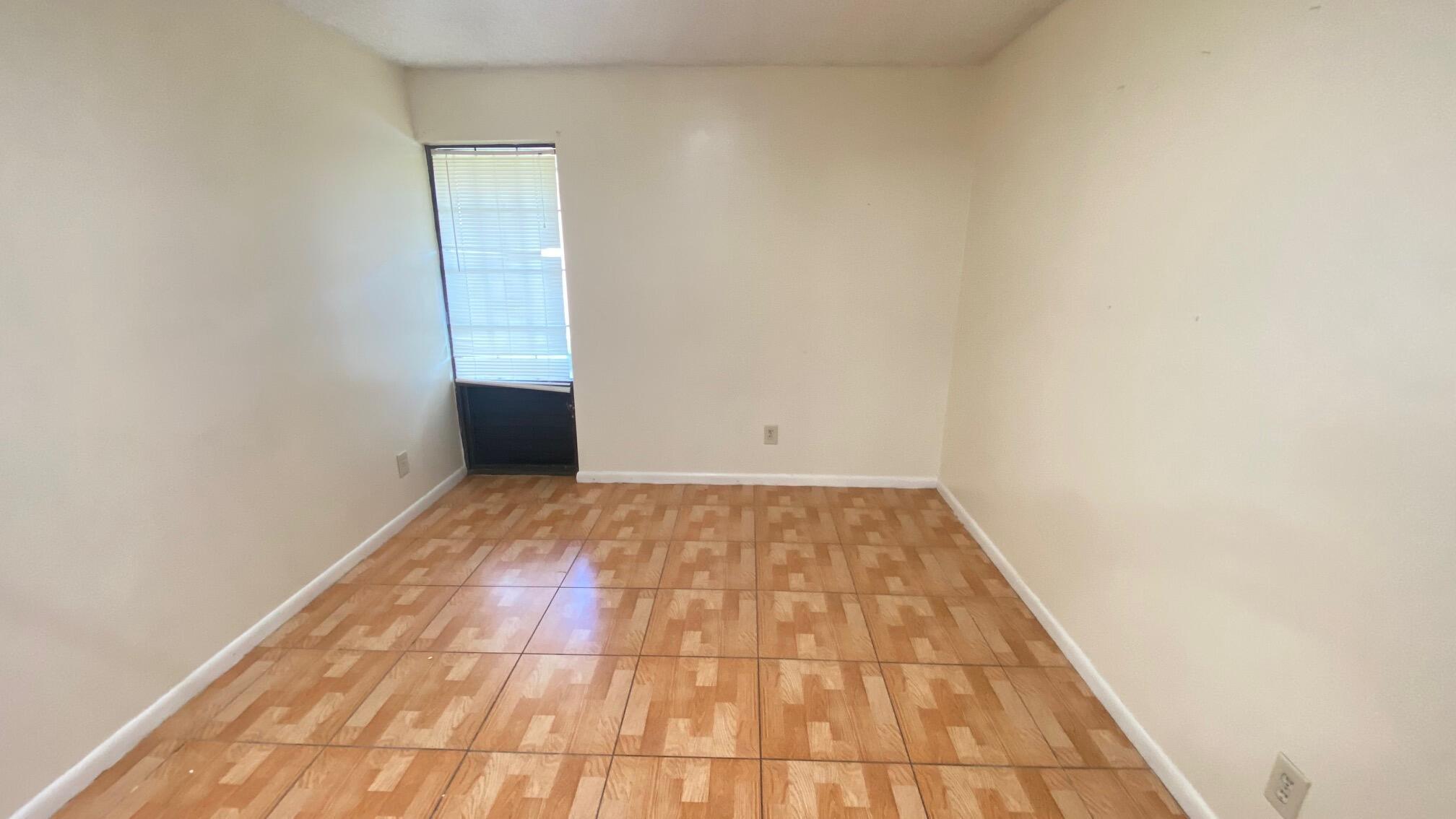 FOREST HILL VILLAS GARDEN - Residential Lease