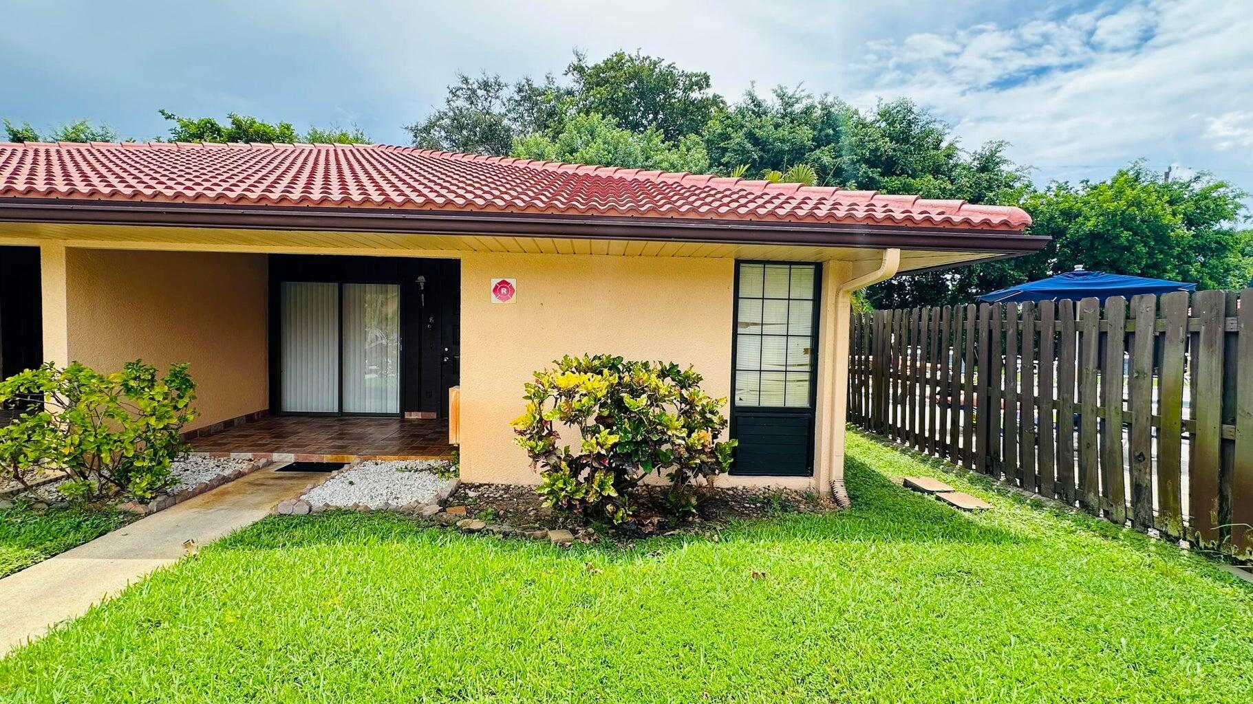 FOREST HILL VILLAS GARDEN - Residential Lease