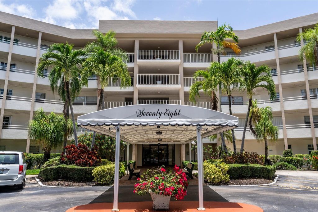 Photo of 3960 Oaks Clubhouse Drive #312, Pompano Beach, FL 33069 (MLS # F10525802)