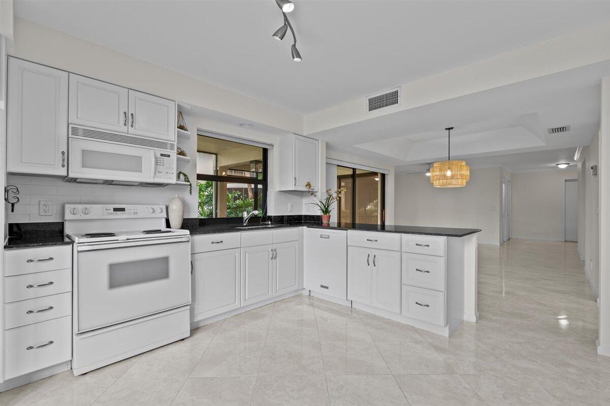 WATERBEND AT JONATHANS LANDING CONDO - Residential