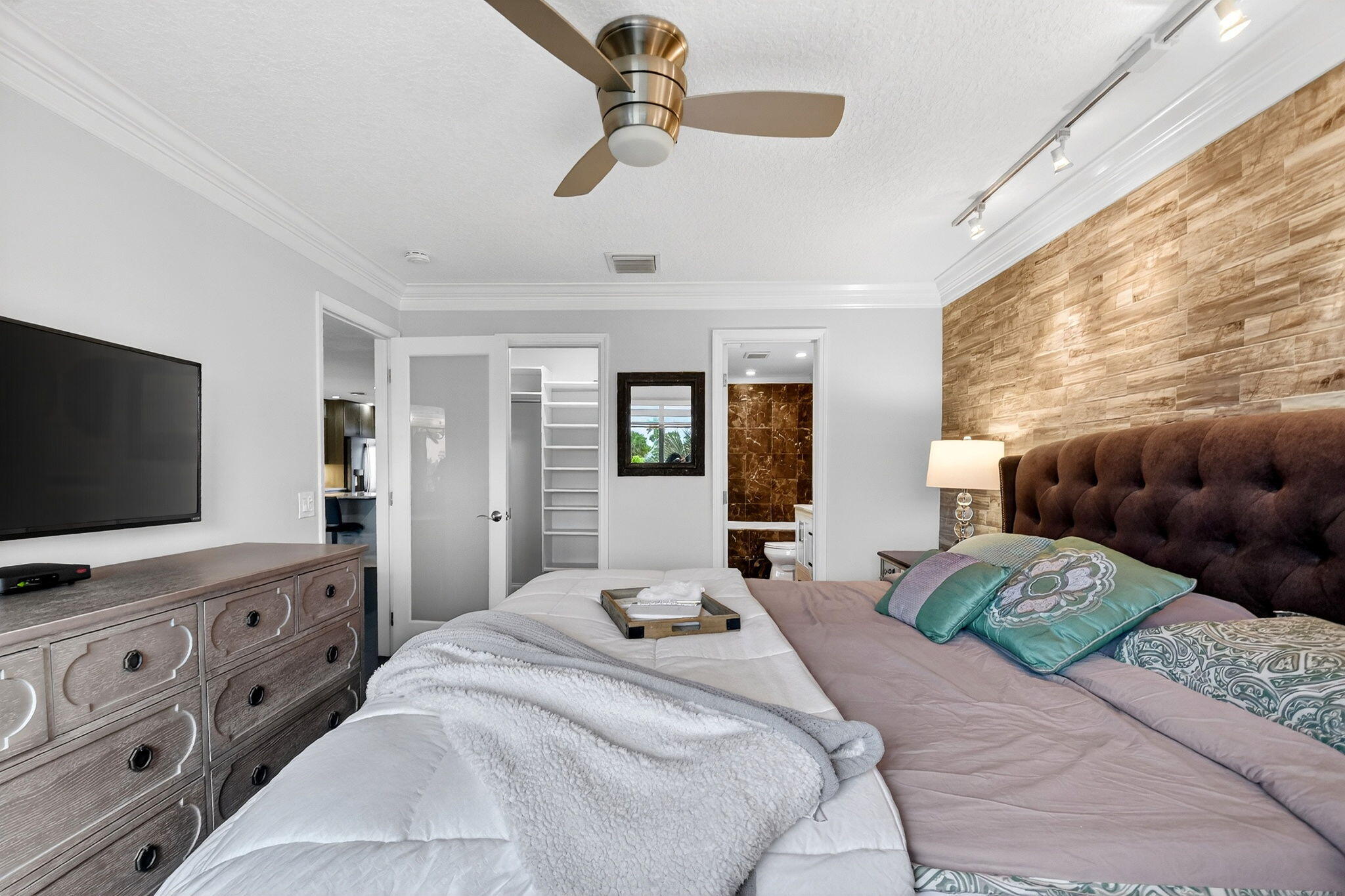 FOUNTAINS OF PALM BEACH CONDO 5 - Residential