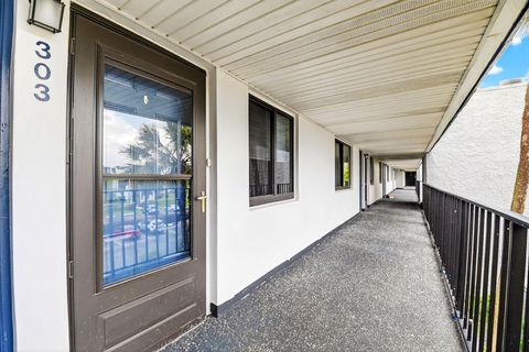 Tiny photo for 4290 Deste Court #303, Lake Worth, FL 33467 (MLS # B26012092)
