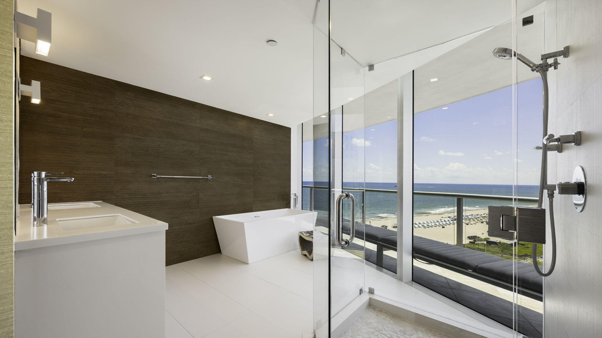 COCONUT GROVE RESIDENCES - Residential