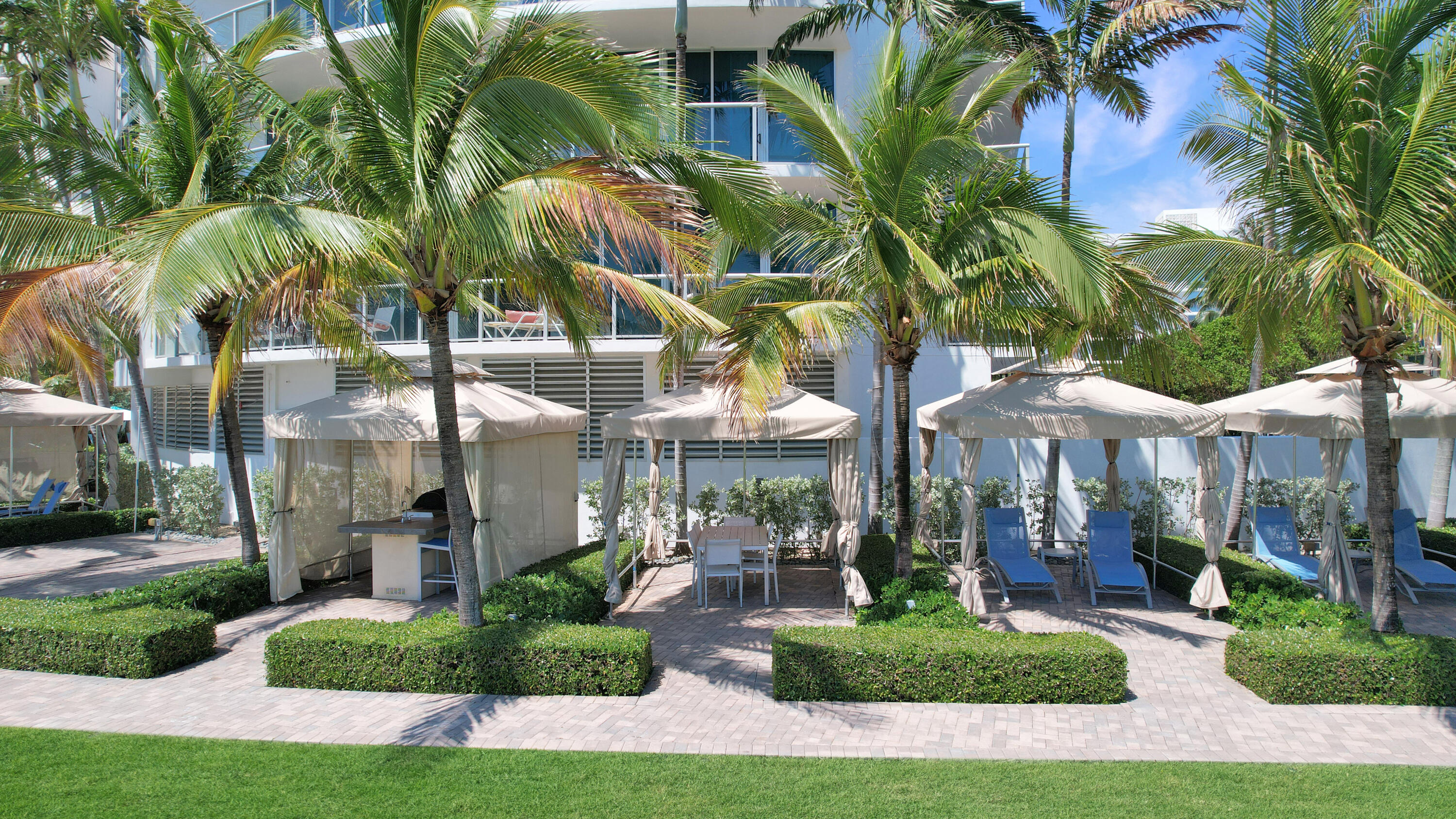 COCONUT GROVE RESIDENCES - Residential