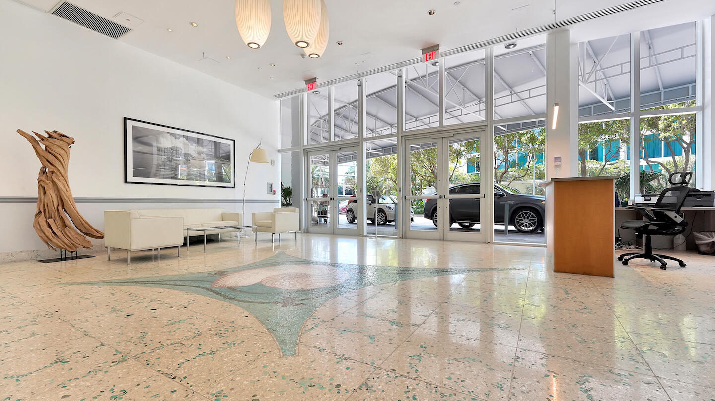 COCONUT GROVE RESIDENCES - Residential