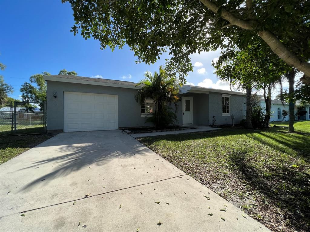 Photo of 1979 SE Dranson Circle, Port Saint Lucie, FL 34952 (MLS # R10765154)
