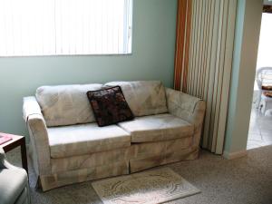 COLONIAL CLUB CONDO SEC 2 - Residential