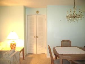 COLONIAL CLUB CONDO SEC 2 - Residential