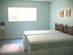 COLONIAL CLUB CONDO SEC 2 - Residential