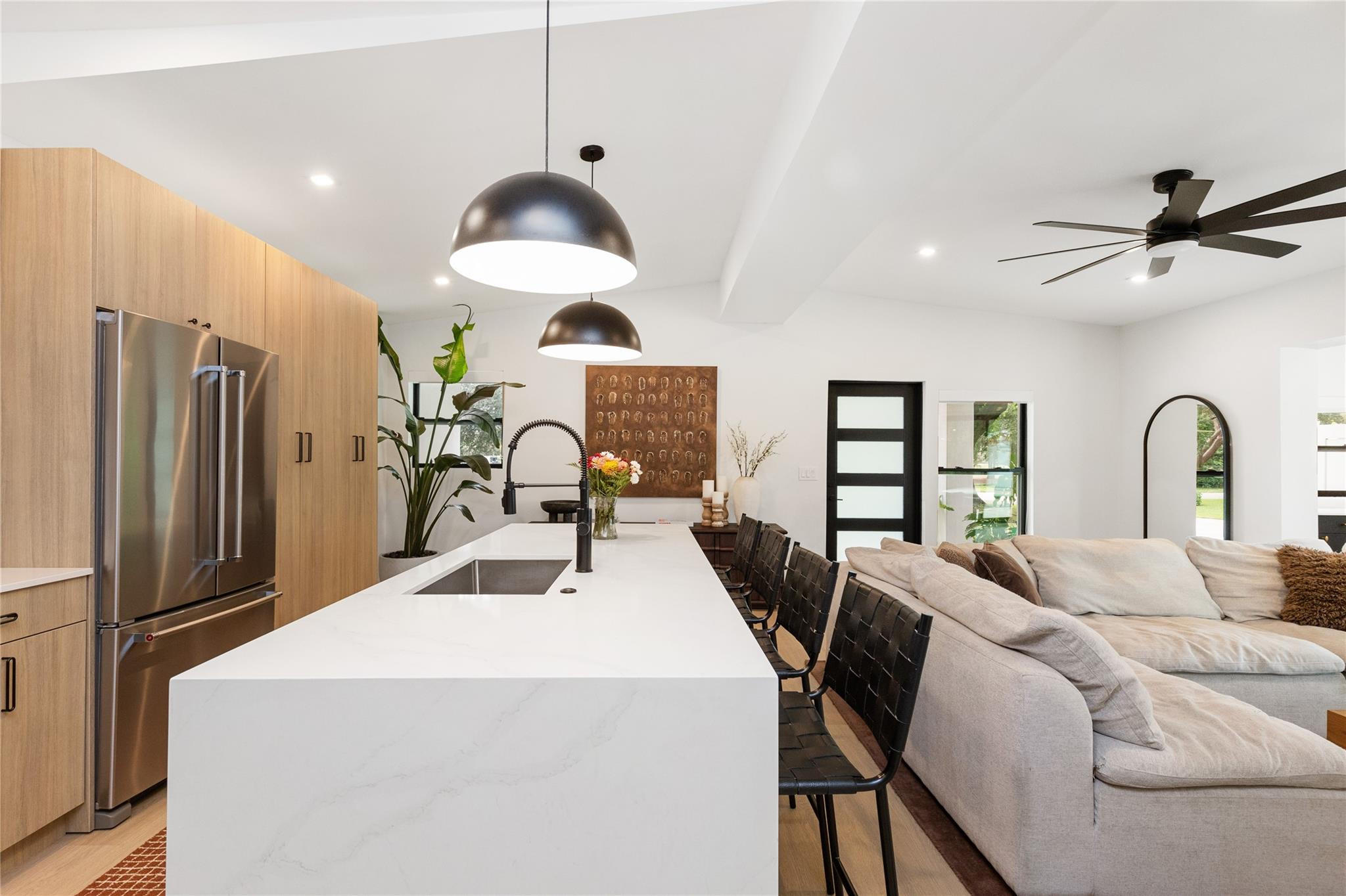 1080 E Country Club Circle, Plantation, FL, 33317/$899,999 4 1080 E Country Club Circle