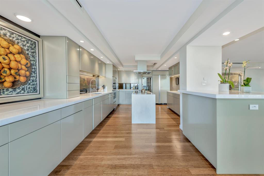 TRUMP PLAZA OF THE PALM B - Residential