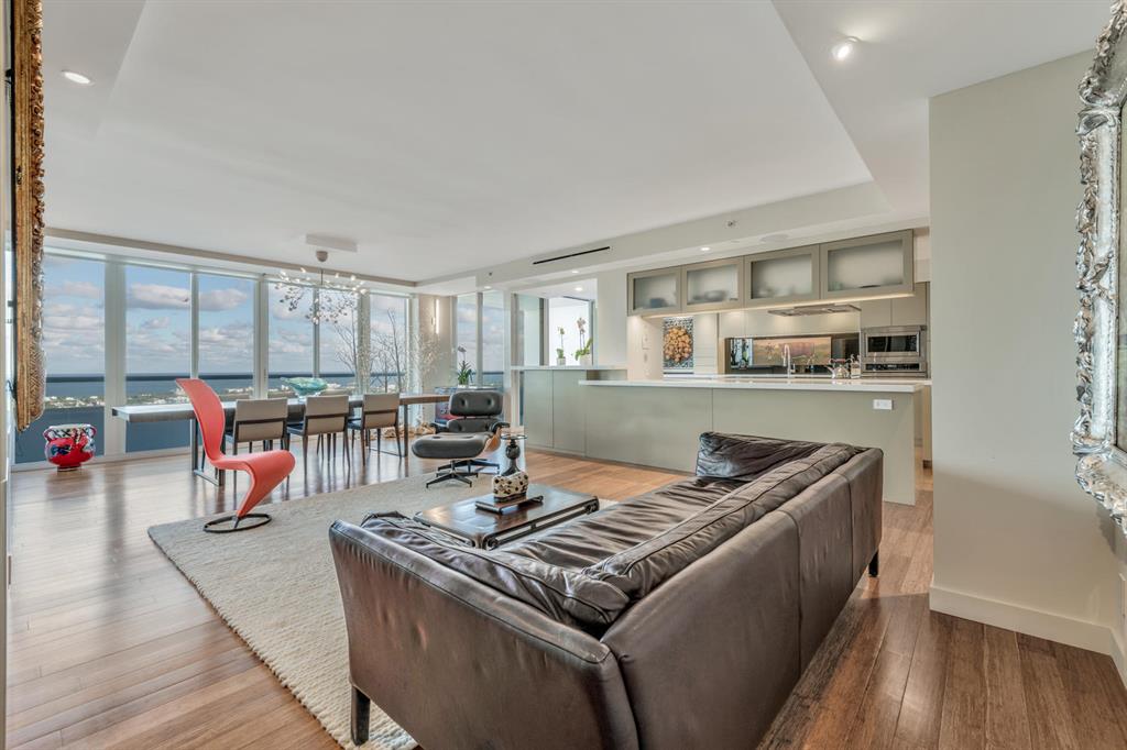 TRUMP PLAZA OF THE PALM B - Residential