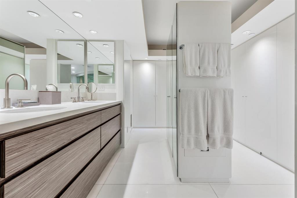 TRUMP PLAZA OF THE PALM B - Residential