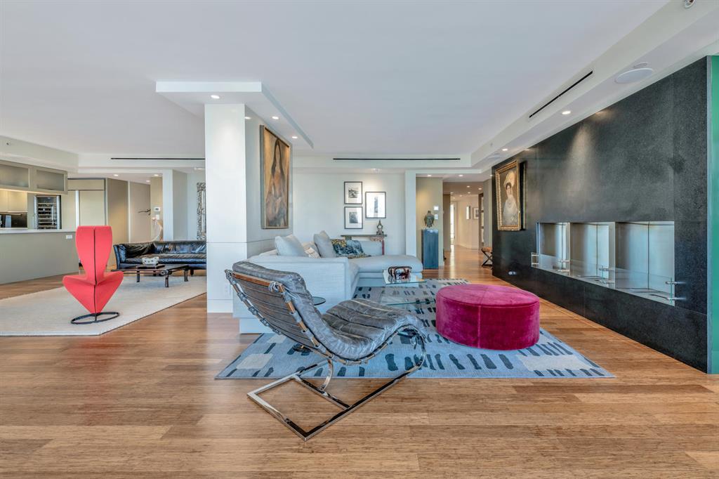 TRUMP PLAZA OF THE PALM B - Residential