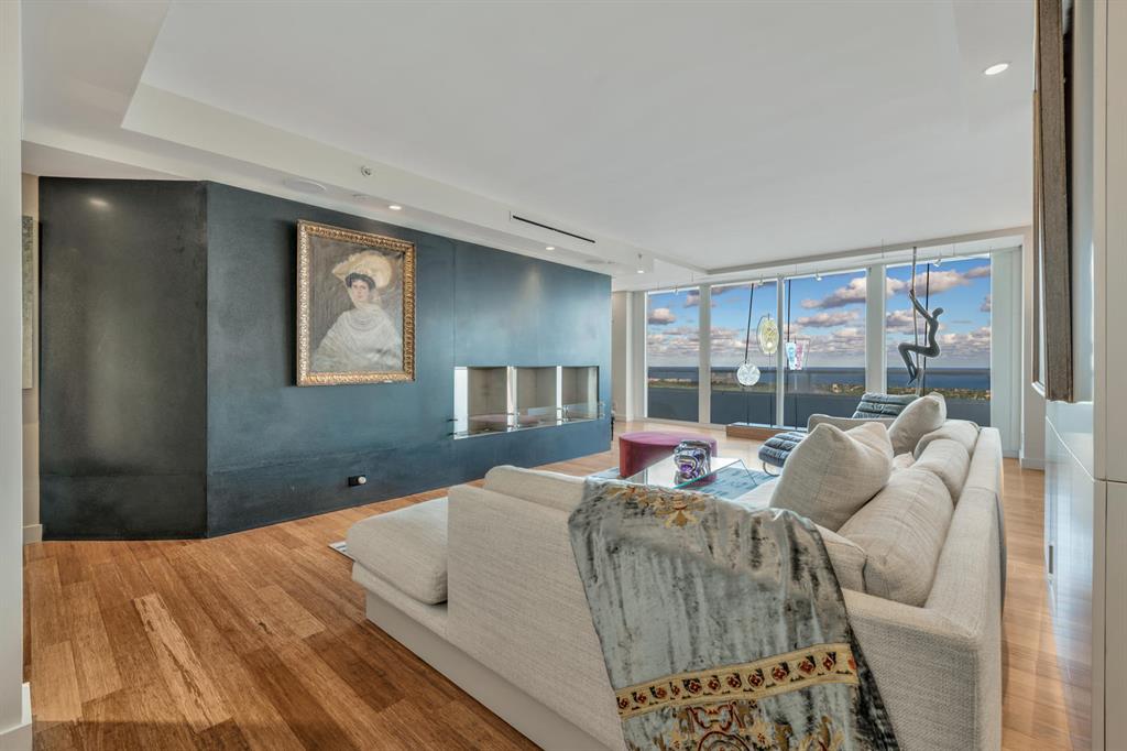 TRUMP PLAZA OF THE PALM B - Residential