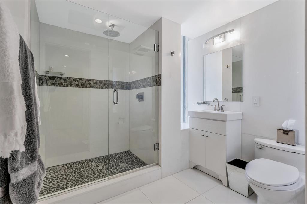 TRUMP PLAZA OF THE PALM B - Residential