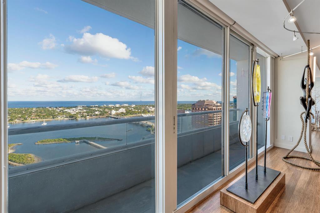 TRUMP PLAZA OF THE PALM B - Residential