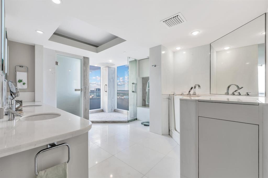 TRUMP PLAZA OF THE PALM B - Residential