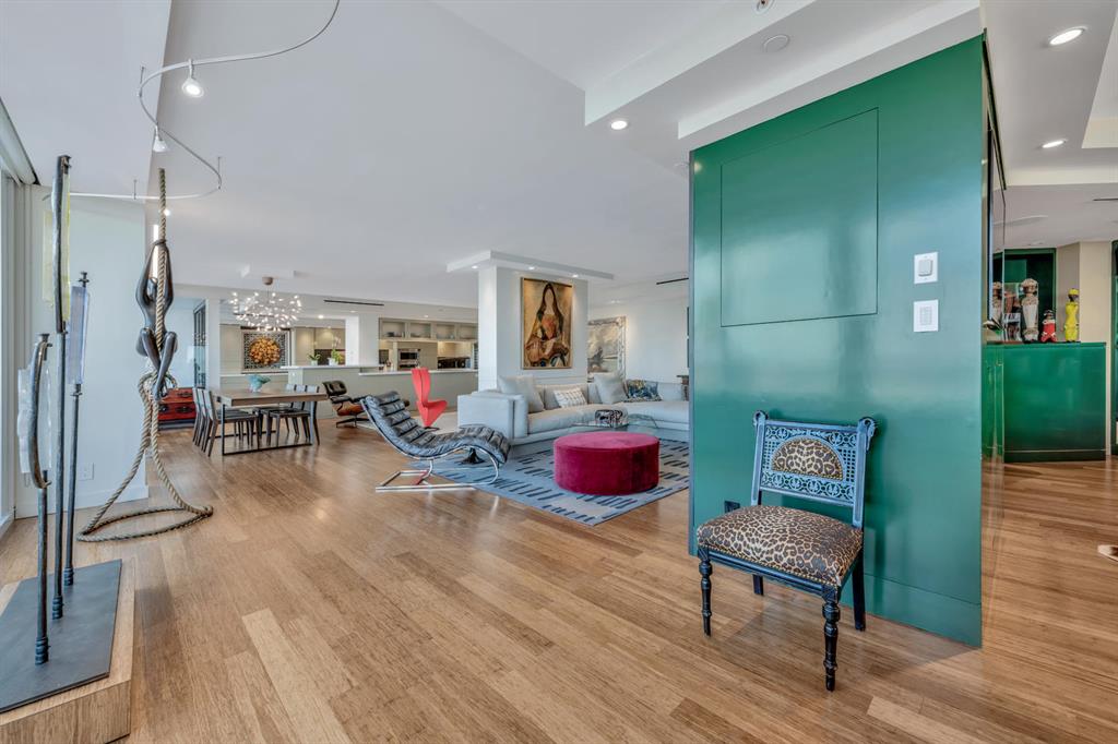 TRUMP PLAZA OF THE PALM B - Residential