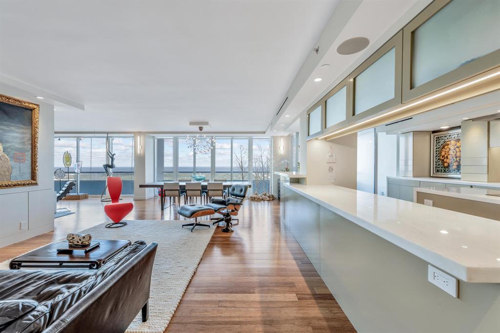 TRUMP PLAZA OF THE PALM B - Residential