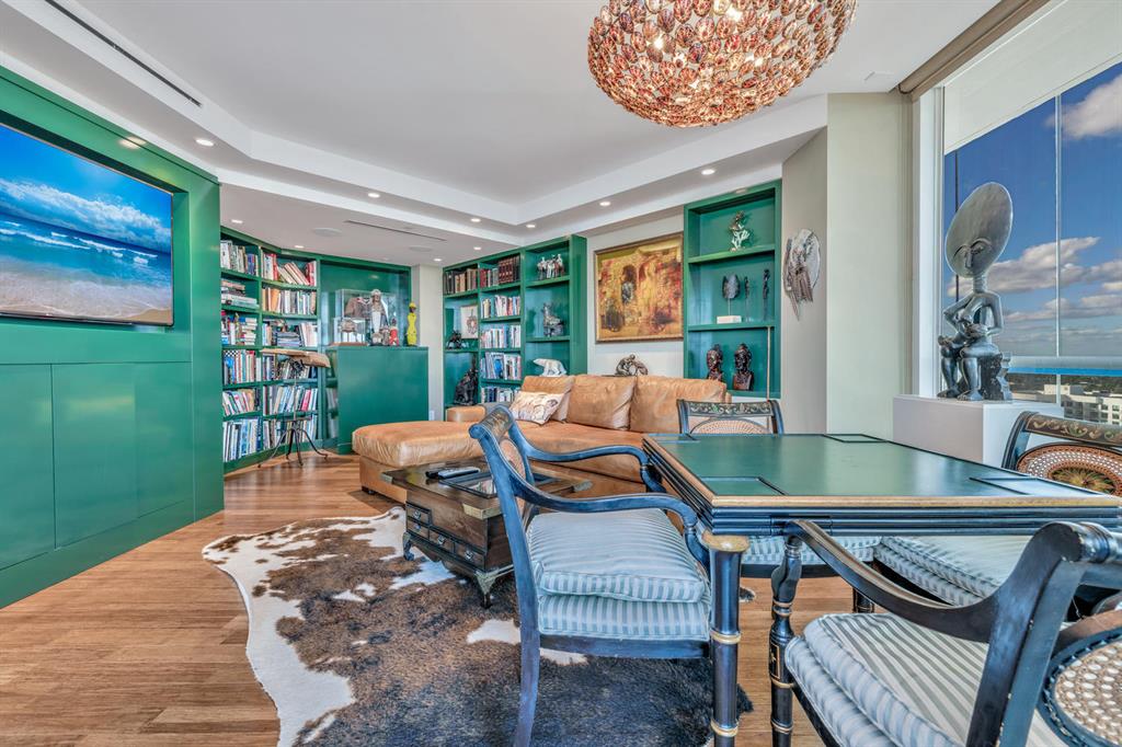 TRUMP PLAZA OF THE PALM B - Residential