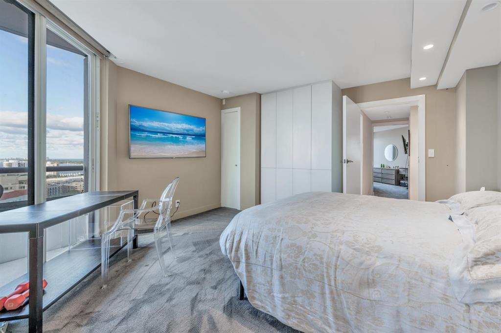 TRUMP PLAZA OF THE PALM B - Residential