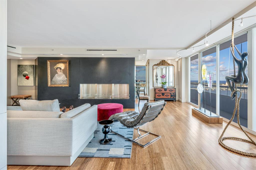 TRUMP PLAZA OF THE PALM B - Residential