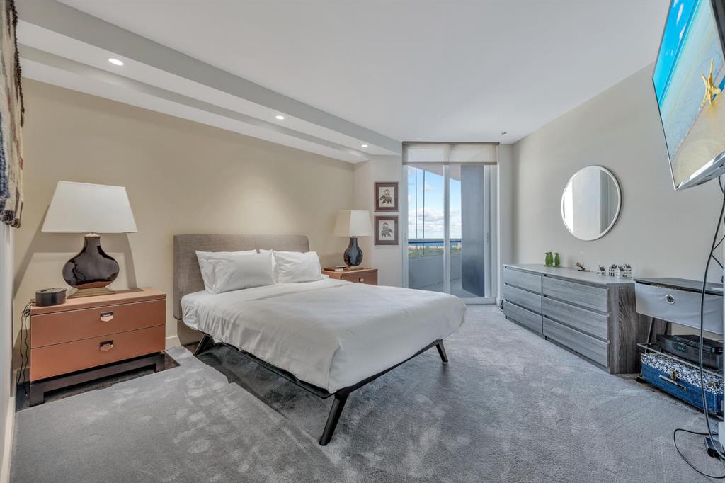 TRUMP PLAZA OF THE PALM B - Residential