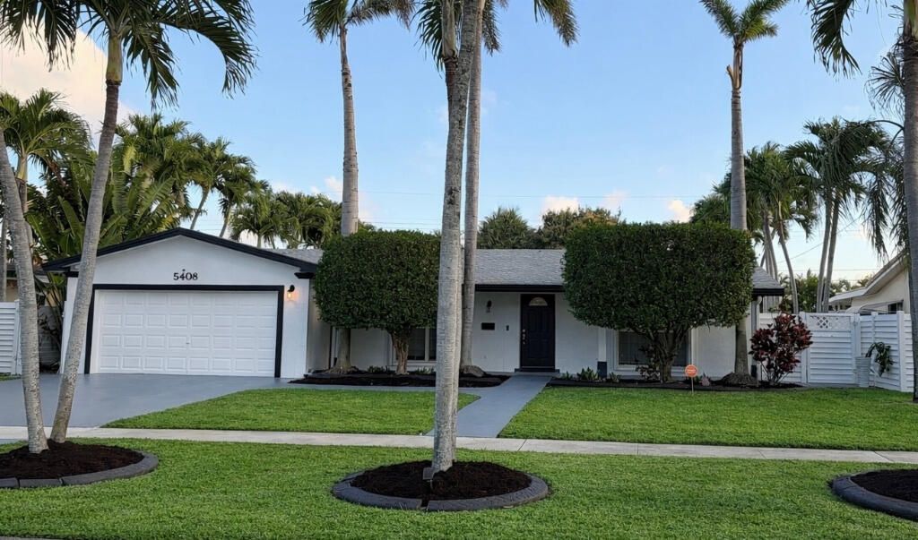 Photo of 5408 Jackson Street, Hollywood, FL 33021 (MLS # B26013992)