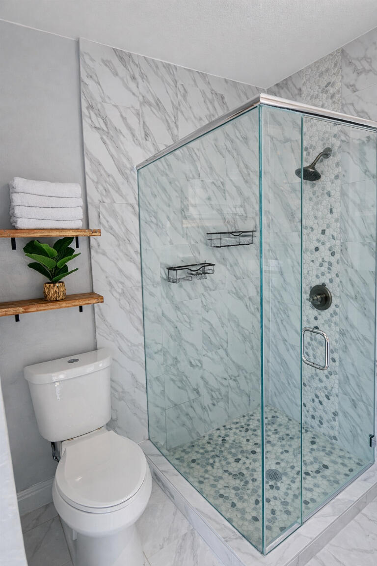 HOLLYWOOD HILLS - Residential