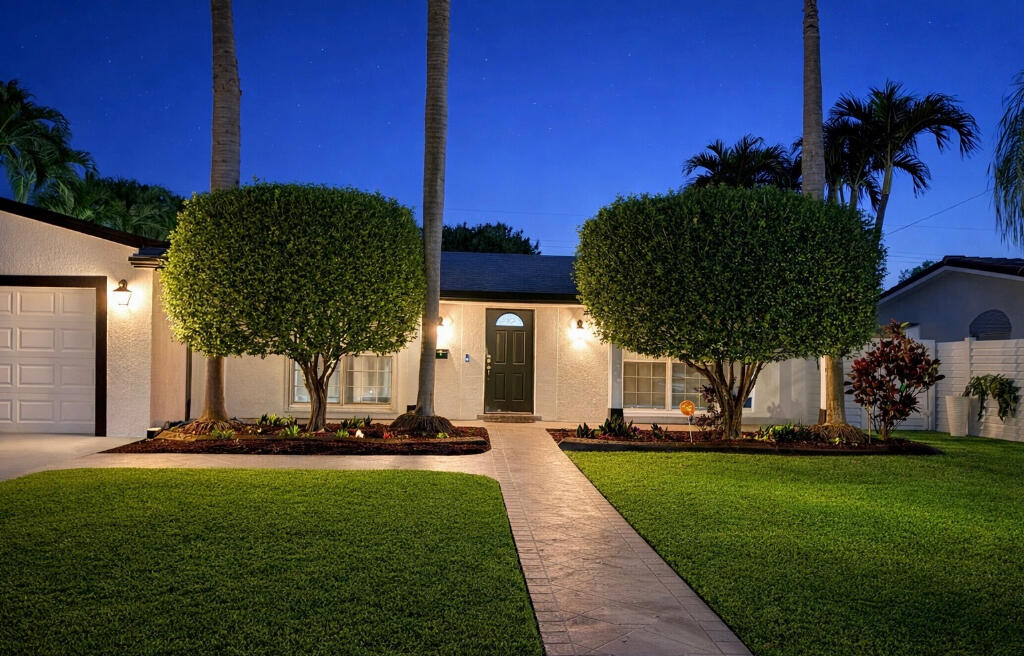 HOLLYWOOD HILLS - Residential