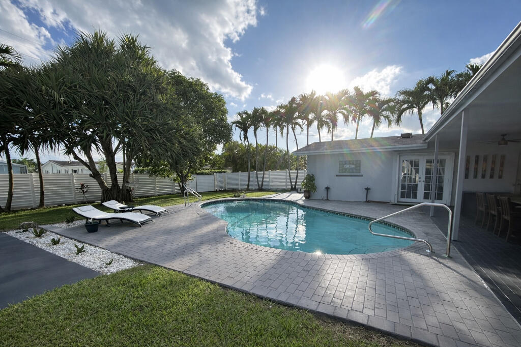 HOLLYWOOD HILLS - Residential