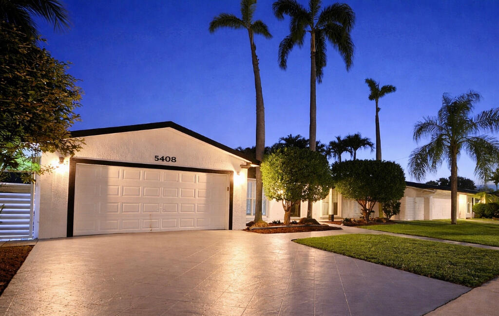 HOLLYWOOD HILLS - Residential