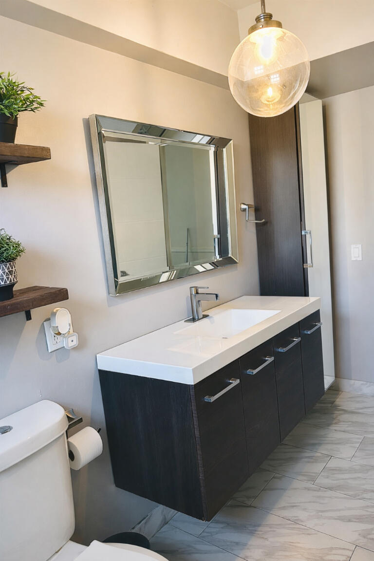 HOLLYWOOD HILLS - Residential