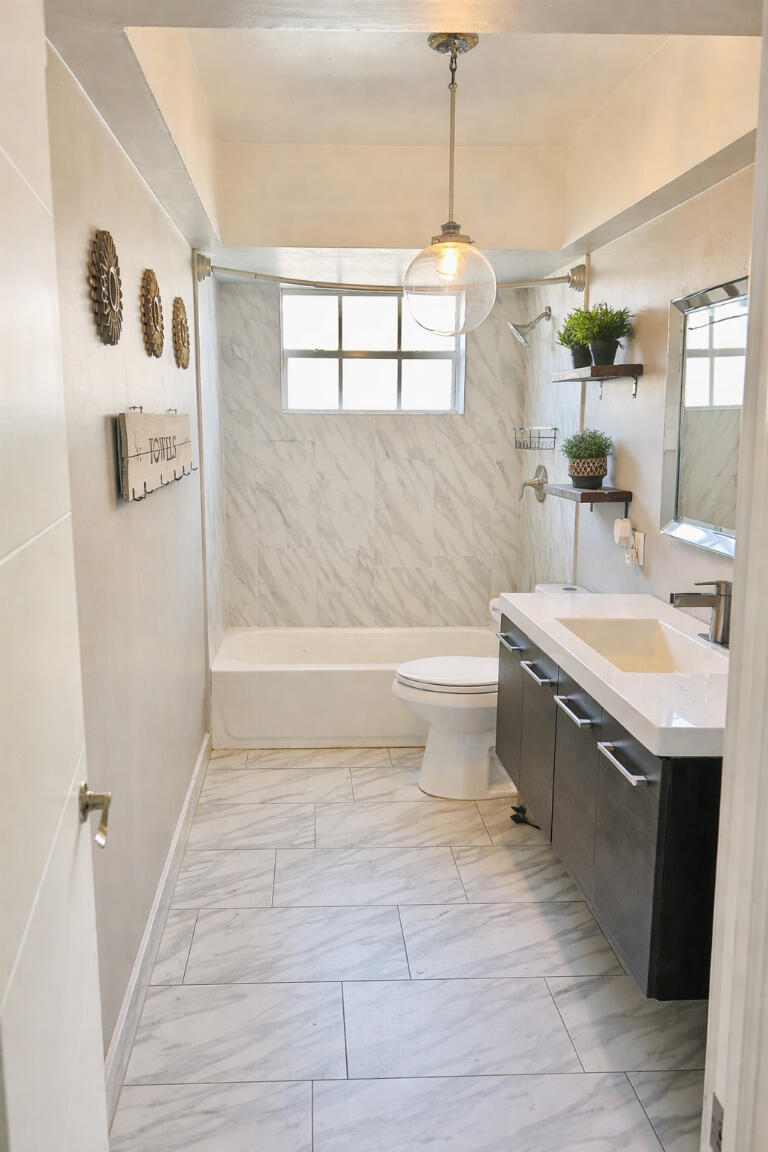 HOLLYWOOD HILLS - Residential