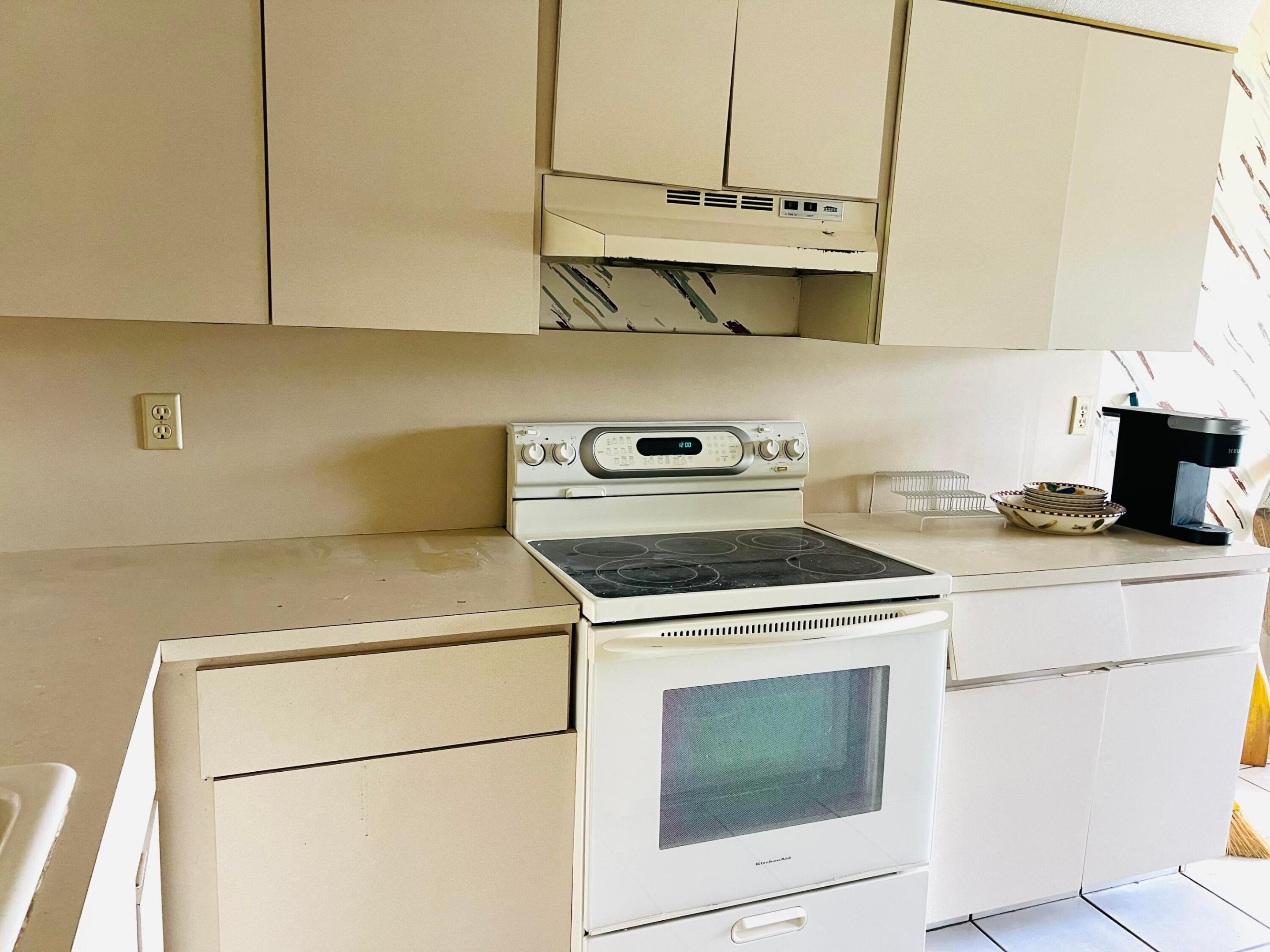 PALM GREENS AT VILLA DEL RAY CONDO - Residential