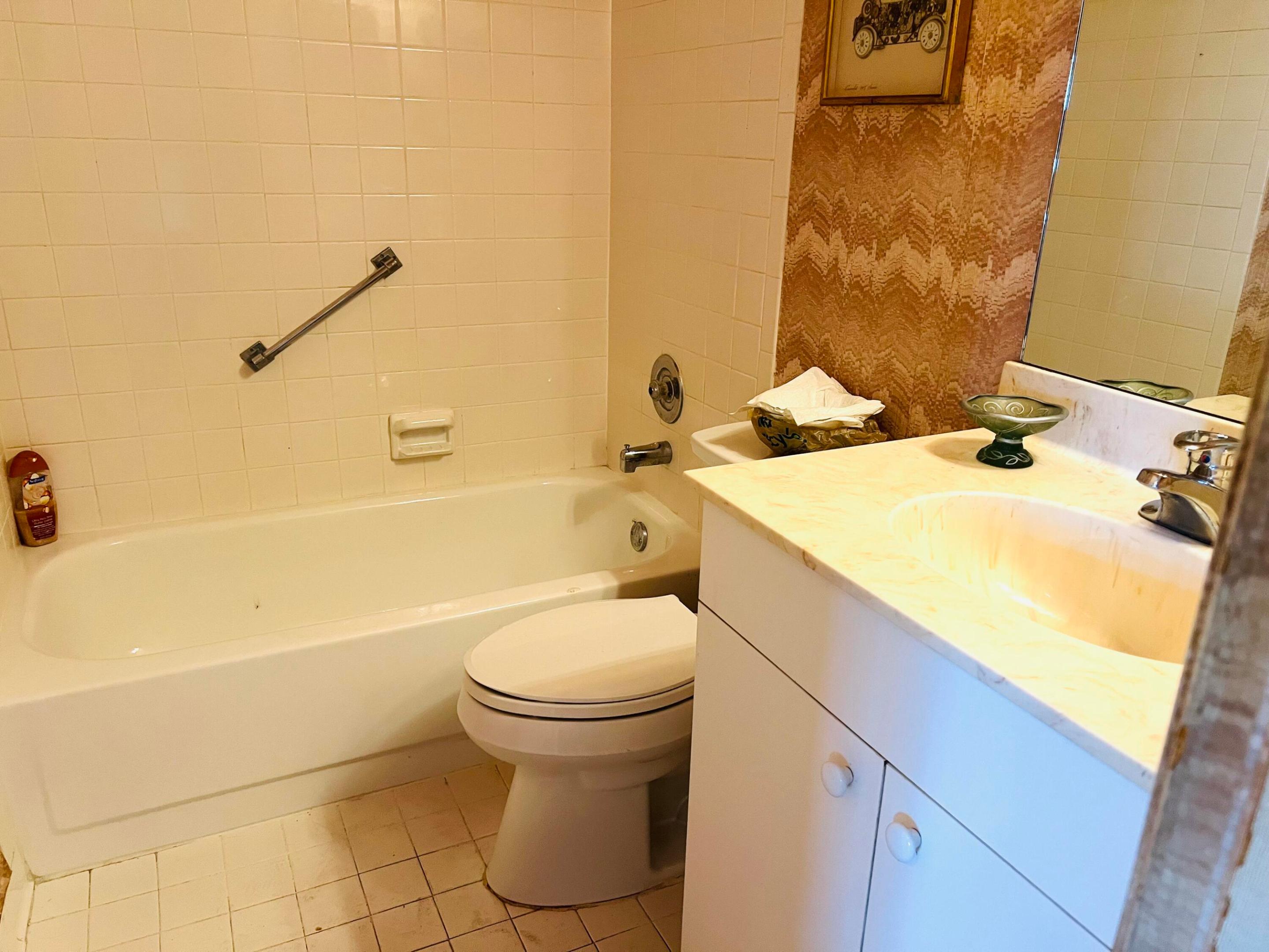 PALM GREENS AT VILLA DEL RAY CONDO - Residential