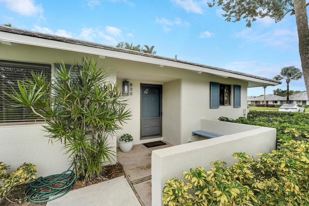 Photo of 828 Club Drive, Palm Beach Gardens, FL 33418 (MLS # R11131752)