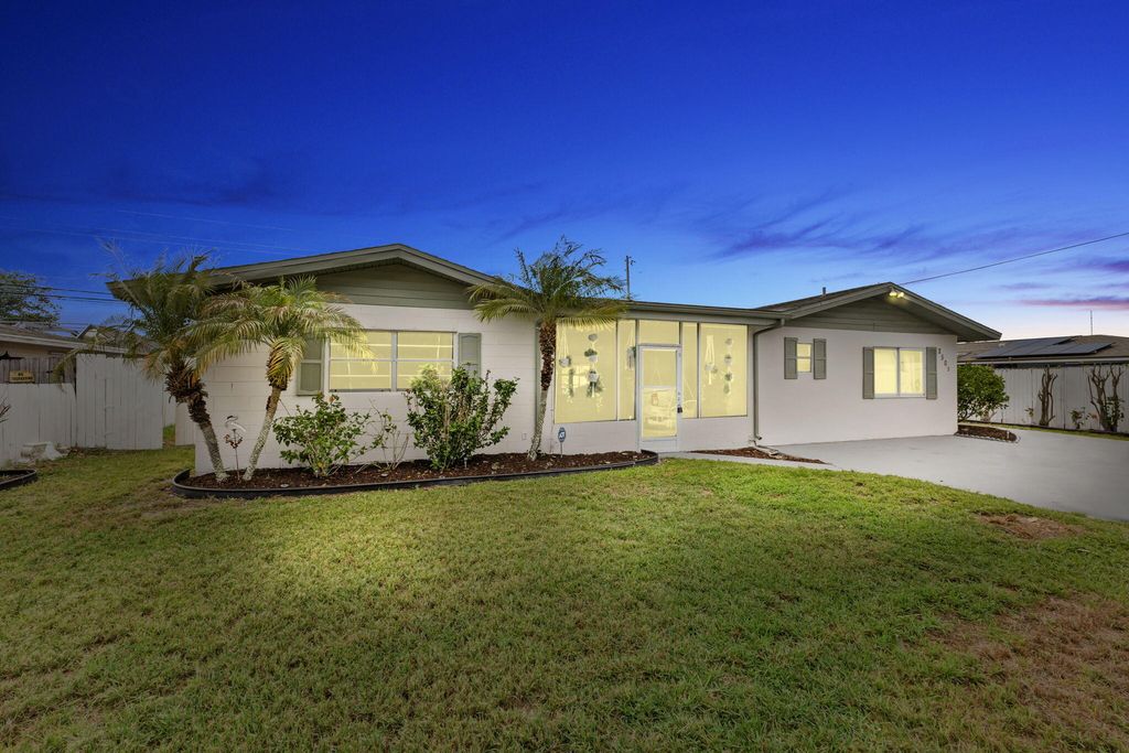 Photo of 2503 Chesterfield Drive, Fort Pierce, FL 34982 (MLS # B26005319)