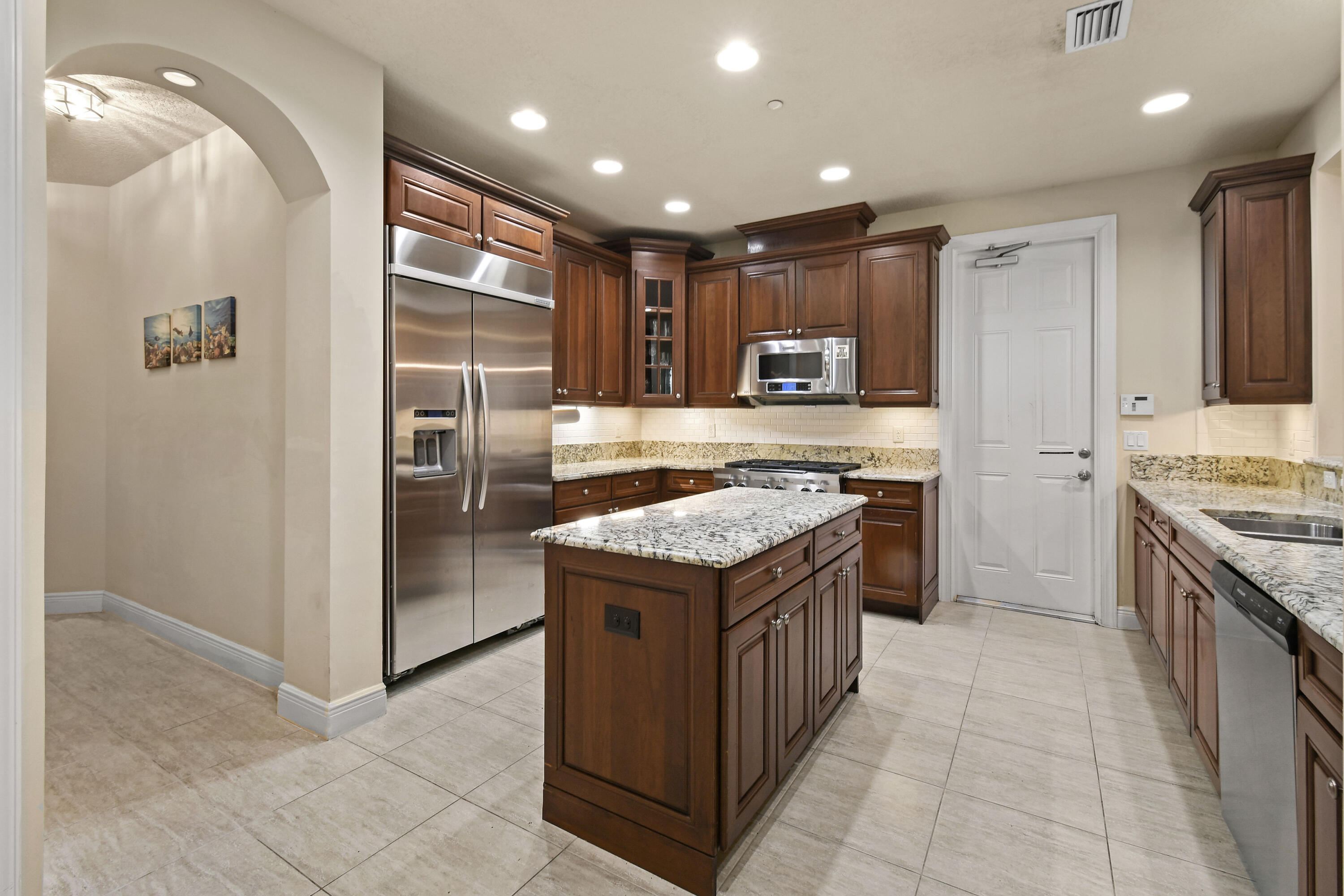 CARRIAGE HOMES AT FRENCHMANS HARBOR CONDO - Residential