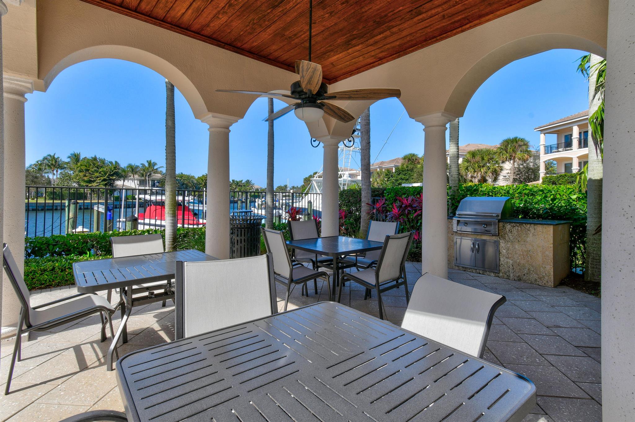CARRIAGE HOMES AT FRENCHM - Residential