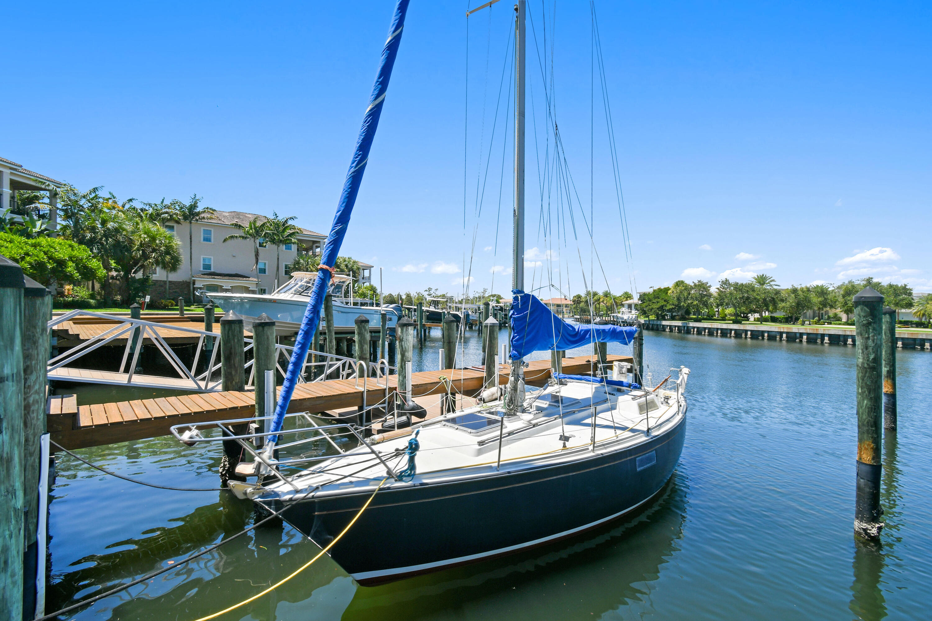 CARRIAGE HOMES AT FRENCHMANS HARBOR CONDO - Residential