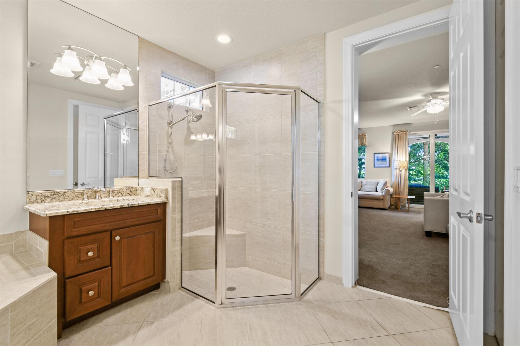CARRIAGE HOMES AT FRENCHM - Residential