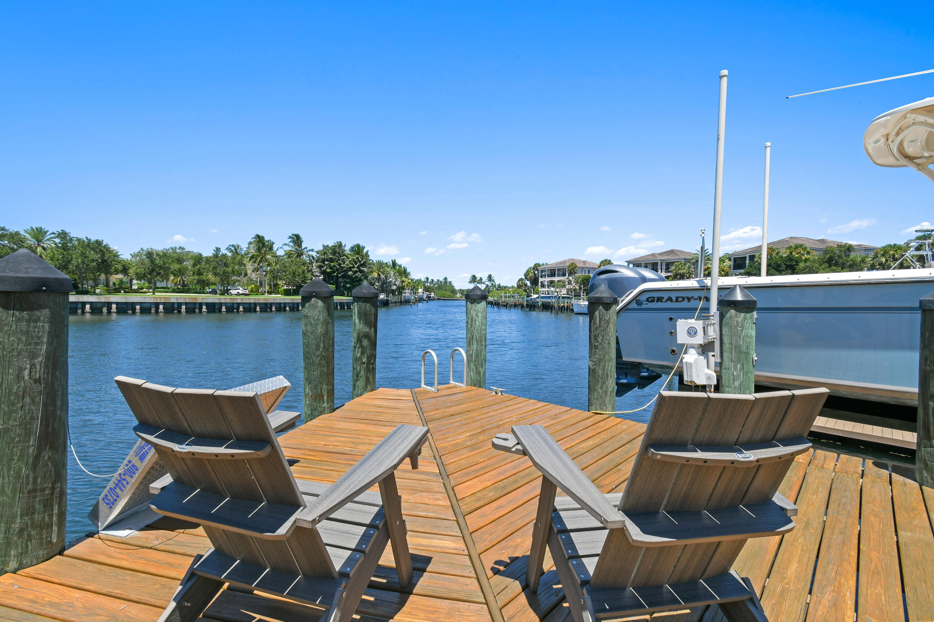 CARRIAGE HOMES AT FRENCHMANS HARBOR CONDO - Residential